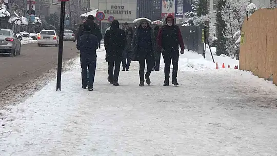 Elazığ'da kar yağışı etkisini sürdürüyor