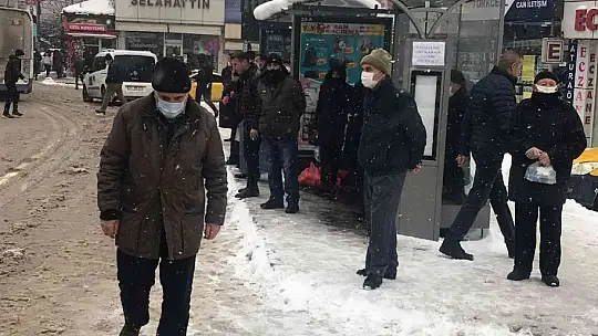 Elazığ'da kar yağışı etkisini sürdürüyor