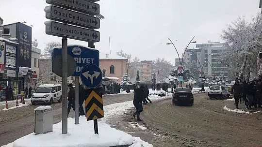 Elazığ'da kar yağışı etkisini sürdürüyor