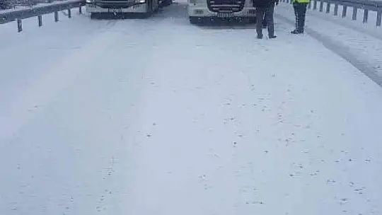 Elazığ'da kar yağışından dolayı ekipler seferber oldu