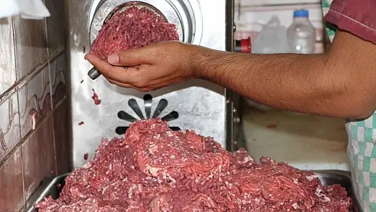 Elazığ'da kasapların kıyma mesaisi