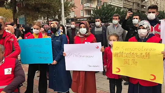 Elazığ'da Kızılay Haftası yürüyüşü