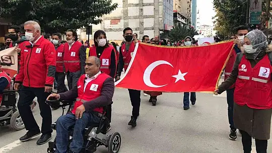 Elazığ'da Kızılay Haftası yürüyüşü