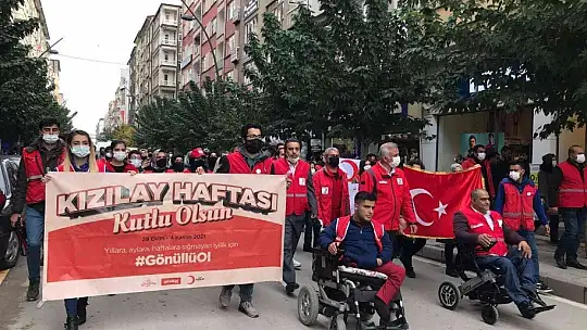 Elazığ'da Kızılay Haftası yürüyüşü