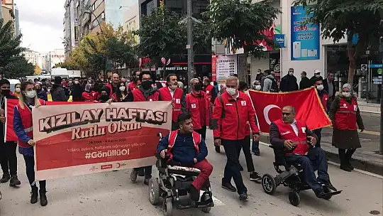 Elazığ'da Kızılay Haftası yürüyüşü