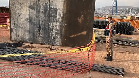 Üzerine kalıp düşen işçi hayatını kaybetti