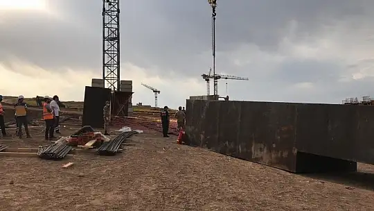 Üzerine kalıp düşen işçi hayatını kaybetti