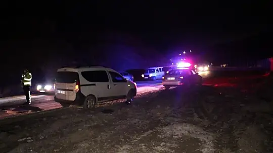 Elazığ'da minibüs devrildi: 3 yaralı