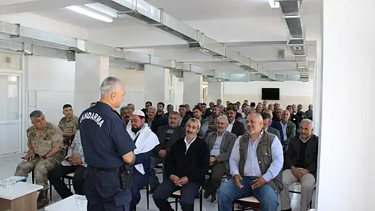Elazığ'da muhtarları bilgilendirme toplantısı
