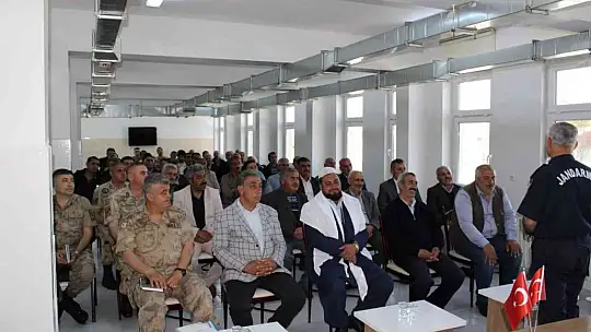 Elazığ'da muhtarları bilgilendirme toplantısı