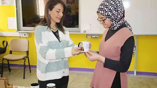 Elazığ'da öğrenciler hem okuyup hem meslek öğrenerek harçlıklarını çıkarıyor