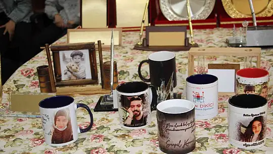 Elazığ'da öğrenciler hem okuyup hem meslek öğrenerek harçlıklarını çıkarıyor