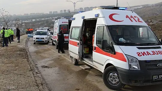 Elazığ'da otomobil takla attı: 1 ölü, 1 yaralı