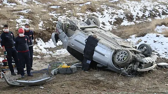 Elazığ'da otomobil takla attı: 1 ölü, 1 yaralı