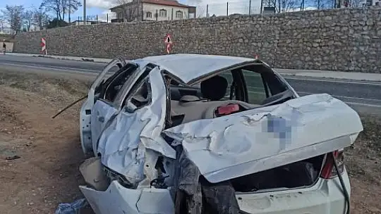 Elazığ'da otomobil takla attı: 2 yaralı
