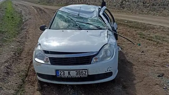 Elazığ'da otomobil takla attı: 2 yaralı