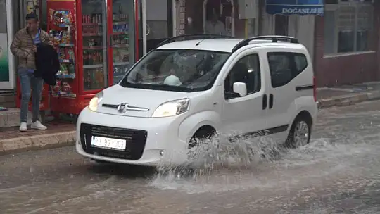 Elazığ'da sağanak yağış etkisini yeniden gösterdi
