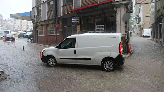Elazığ'da sağanak yağış etkisini yeniden gösterdi