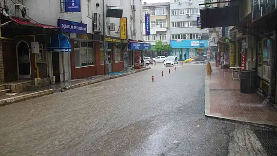 Elazığ'da sağanak yağış etkisini yeniden gösterdi