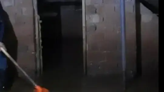 Elazığ'da sağanak yağış sonrası ahırları su bastı