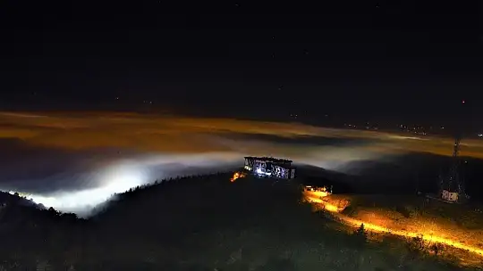 Elazığ'da sis, şehir ışıklarıyla görsel şölen oluşturdu