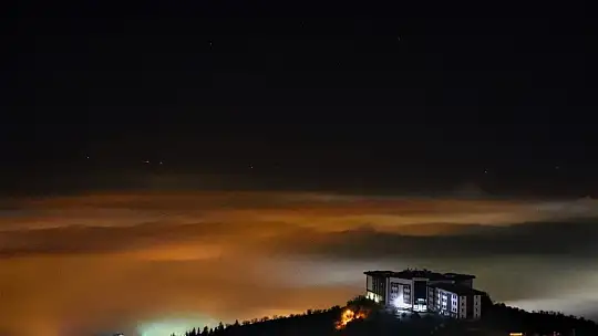 Elazığ'da sis, şehir ışıklarıyla görsel şölen oluşturdu