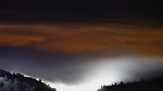 Elazığ'da sis, şehir ışıklarıyla görsel şölen oluşturdu