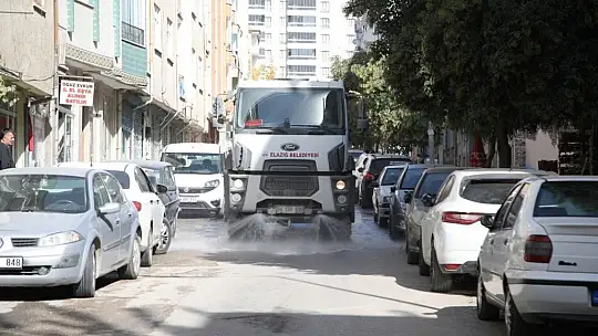 Elazığ'da temizlik çalışmaları sürüyor