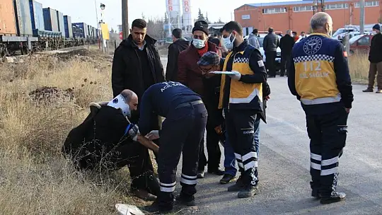 Elazığ'da tren, çarptığı tırı 100 metre sürükledi: 5 yaralı