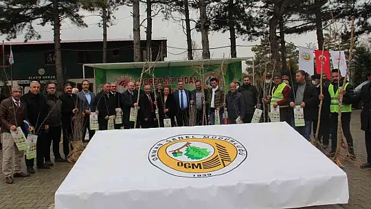 Elazığ'da üreticilere 6 bin 500 dut fidanı dağıtıldı