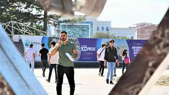 Elazığ'da vatandaşlar korona virüs tedbirlerini unuttu, maskeler çene altına indi