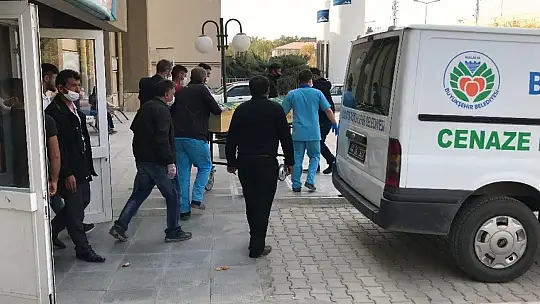 Yangında ölen 2 kardeş, tek tabutta son yolculuğuna uğurlandı