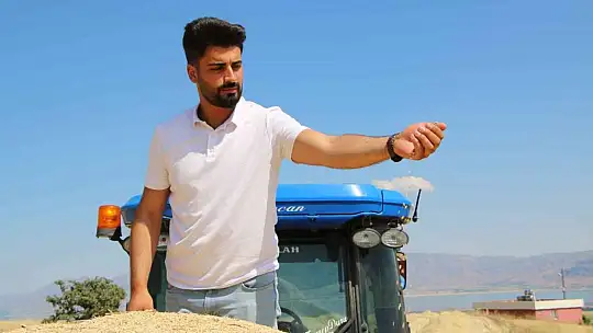Elazığ'da yılın ilk arpa hasadı gerçekleştirildi