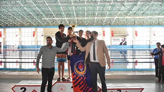 Elazığ'da yüzme yarışları sona erdi