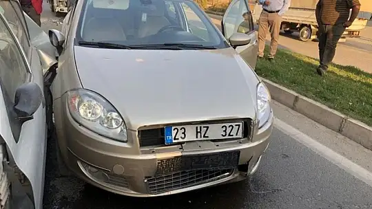 Elazığ'da zincirleme kaza, 5 araç birbirine girdi
