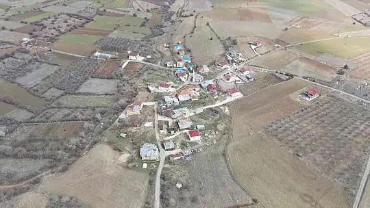 Elazığ'ın ilk kadın muhtarıydı, koltuğu eşinden devraldı, köyün Emine ablası oldu