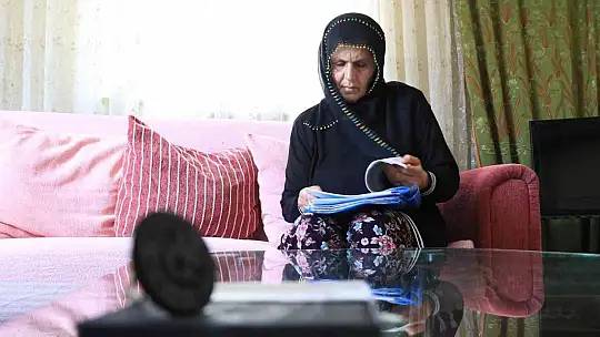Elazığ'ın ilk kadın muhtarıydı, koltuğu eşinden devraldı, köyün Emine ablası oldu
