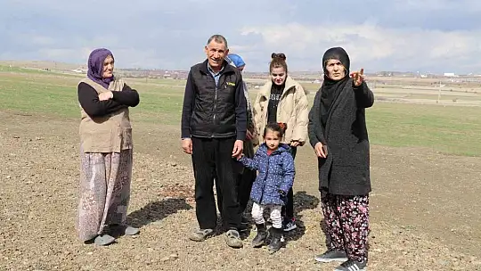 Elazığ'ın ilk kadın muhtarıydı, koltuğu eşinden devraldı, köyün Emine ablası oldu