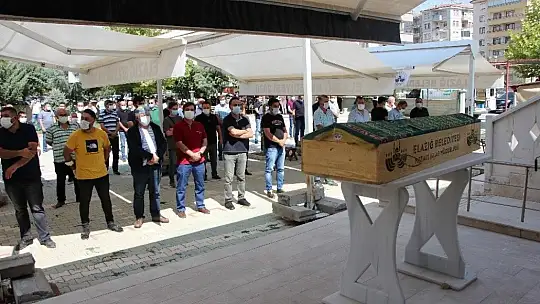 Elazığ'ın sevilen doktoru, son yolculuğuna uğurlandı