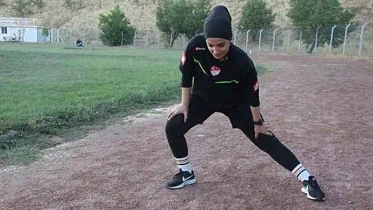 Elazığ'ın tek kadın hakemi maçlara hazırlanıyor