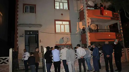 Elazığlı şehidin baba ocağına Türk bayrağı asıldı