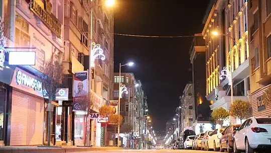 Elazığlılar kısıtlama ile evlerine çekildi, şehir sessizliğe büründü