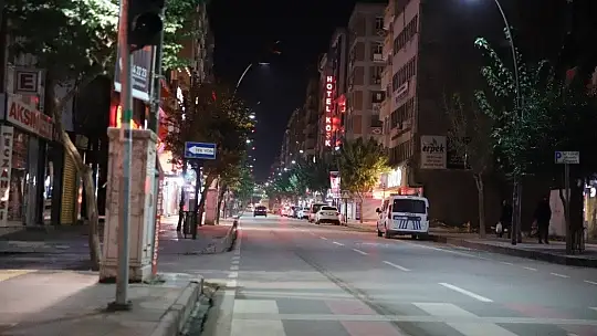 Elazığlılar kısıtlama ile evlerine çekildi, şehir sessizliğe büründü
