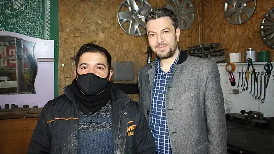 Engellerini aştı, hem kendi parasını kazanıyor hem de usta oldu