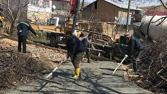 Engelli vatandaş için beton yol yapıldı