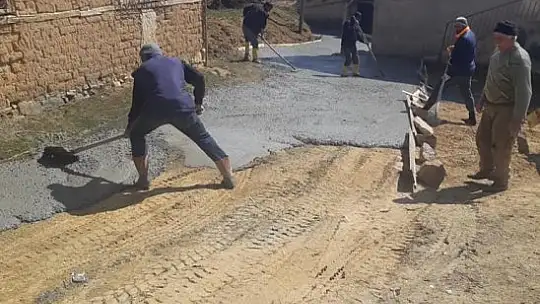 Engelli vatandaş için beton yol yapıldı