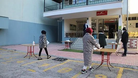 Ertelenen ALES aylar sonra korona tedbirleriyle yapıldı