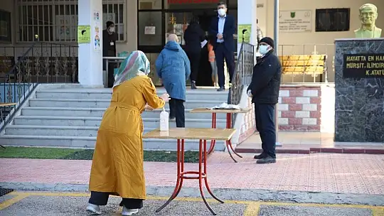 Ertelenen ALES aylar sonra korona tedbirleriyle yapıldı