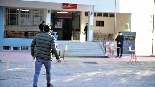 Ertelenen ALES aylar sonra korona tedbirleriyle yapıldı