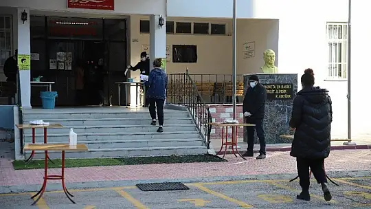 Ertelenen ALES aylar sonra korona tedbirleriyle yapıldı